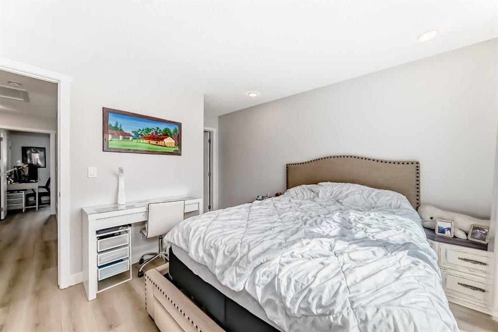 16 Carringvue Way Nw, Calgary, AB - Indoor Photo Showing Bedroom