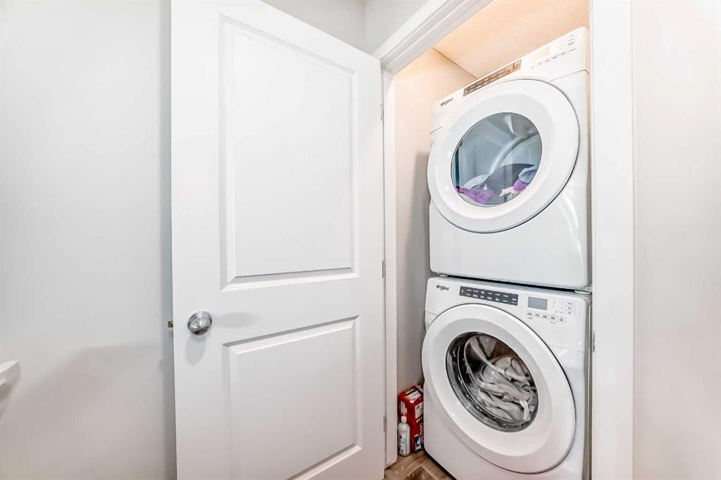 16 Carringvue Way Nw, Calgary, AB - Indoor Photo Showing Laundry Room