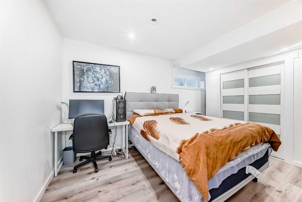 16 Carringvue Way Nw, Calgary, AB - Indoor Photo Showing Bedroom
