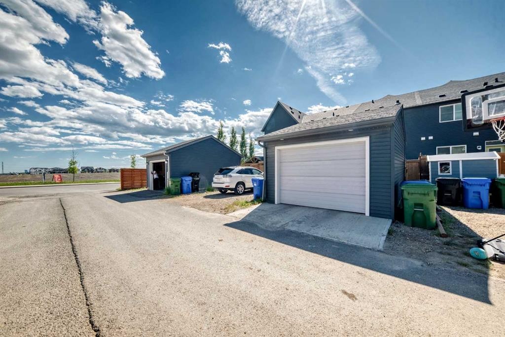 16 Carringvue Way Nw, Calgary, AB - Outdoor