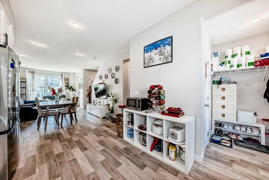16 Carringvue Way Nw, Calgary, AB - Indoor