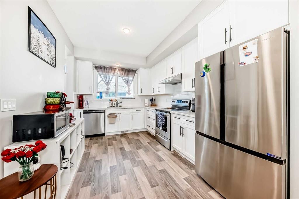 16 Carringvue Way Nw, Calgary, AB - Indoor Photo Showing Kitchen With Stainless Steel Kitchen With Upgraded Kitchen