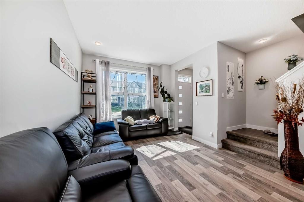 16 Carringvue Way Nw, Calgary, AB - Indoor Photo Showing Living Room