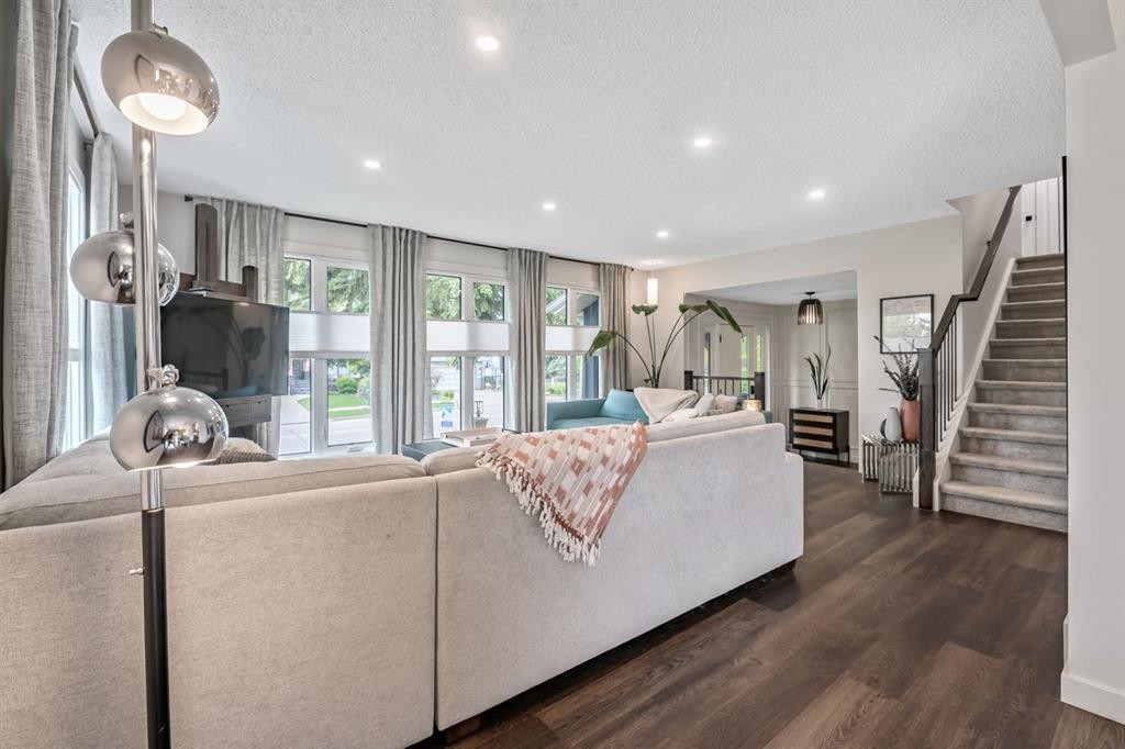 263 Silvergrove Place Nw, Calgary, AB