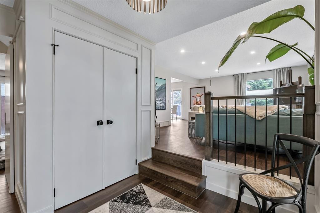 263 Silvergrove Place Nw, Calgary, AB