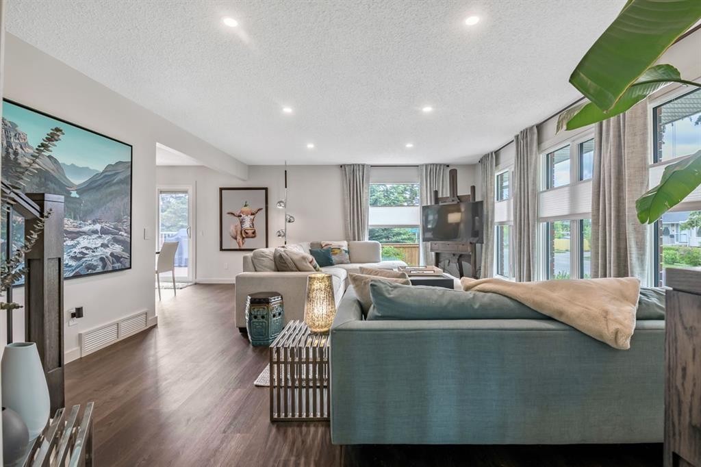 263 Silvergrove Place Nw, Calgary, AB