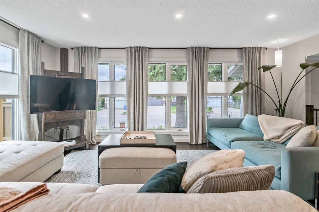 263 Silvergrove Place Nw, Calgary, AB