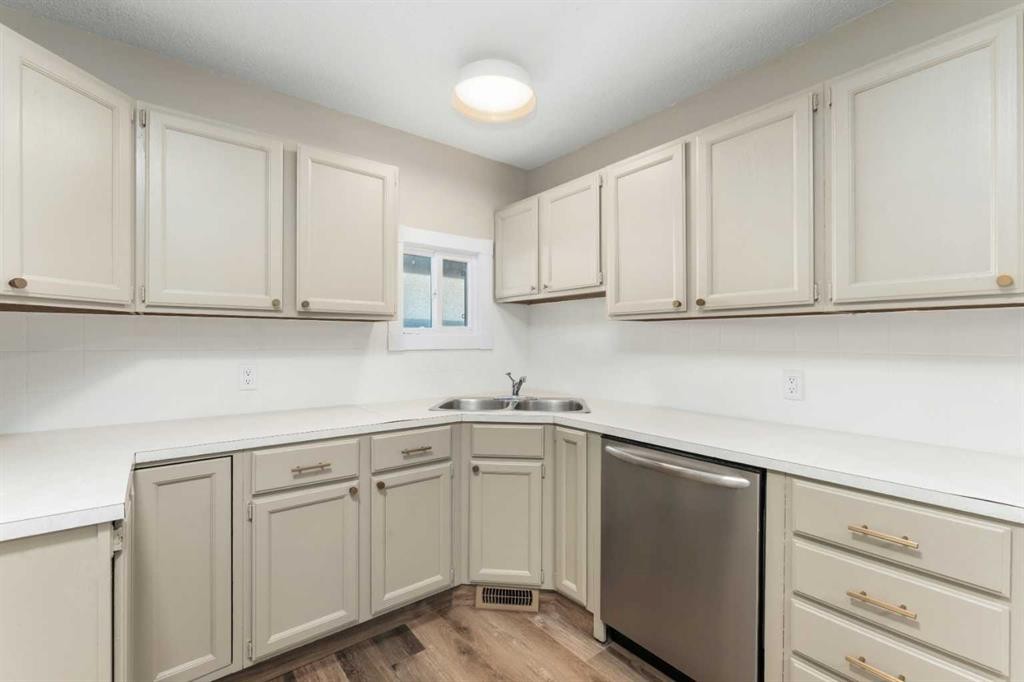 7609 36 Avenue Nw, Calgary, AB