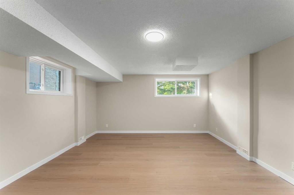 7609 36 Avenue Nw, Calgary, AB