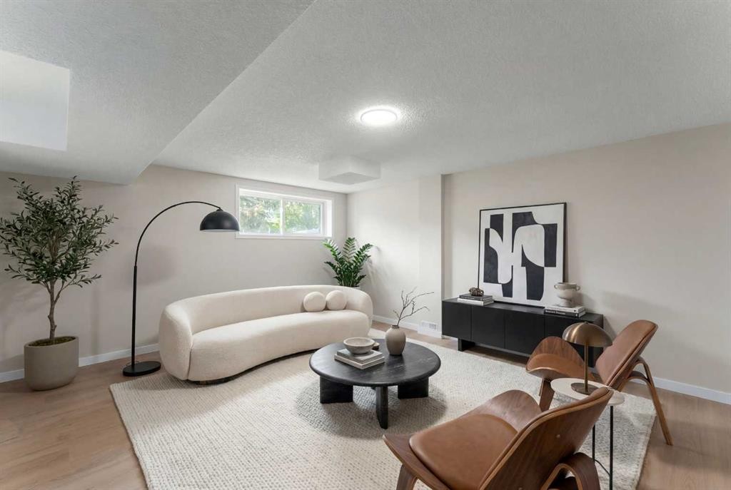 7609 36 Avenue Nw, Calgary, AB