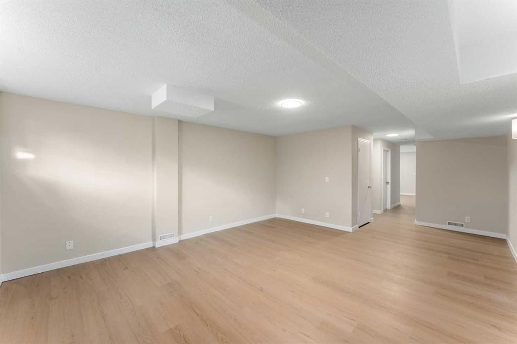 7609 36 Avenue Nw, Calgary, AB