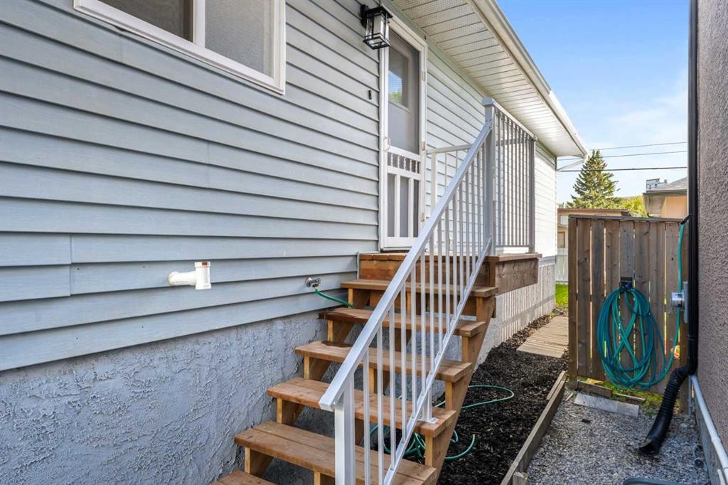 7609 36 Avenue Nw, Calgary, AB