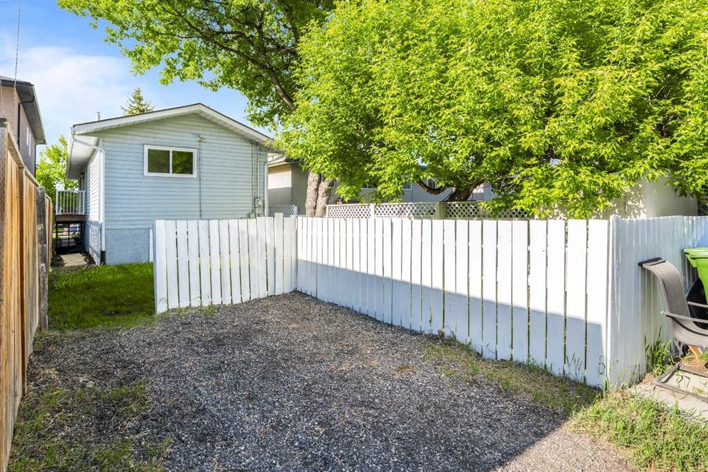 7609 36 Avenue Nw, Calgary, AB