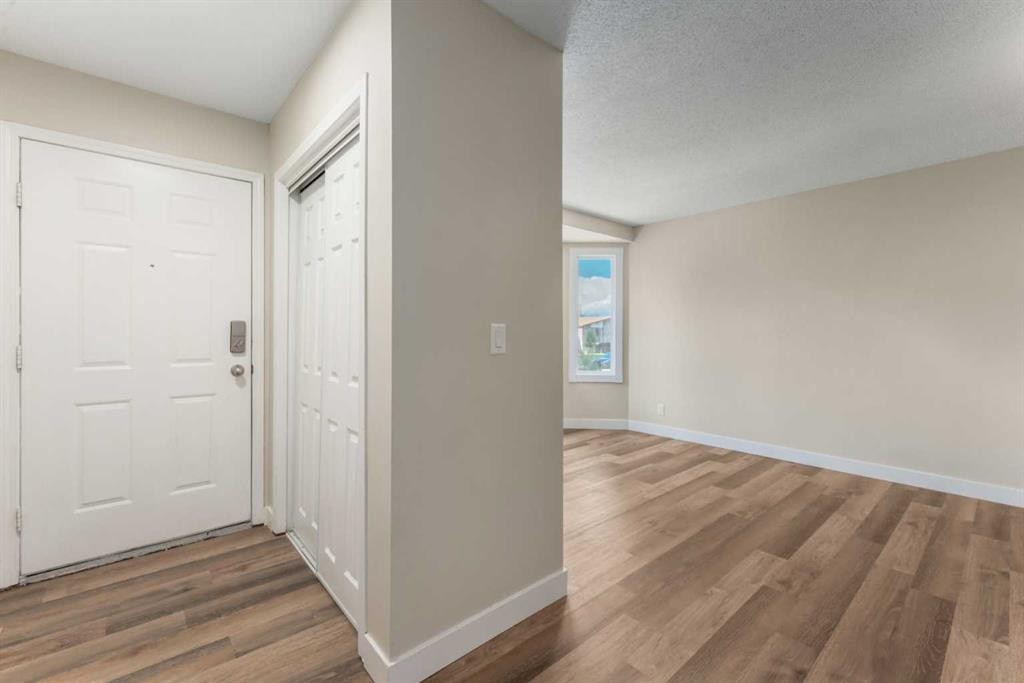 7609 36 Avenue Nw, Calgary, AB