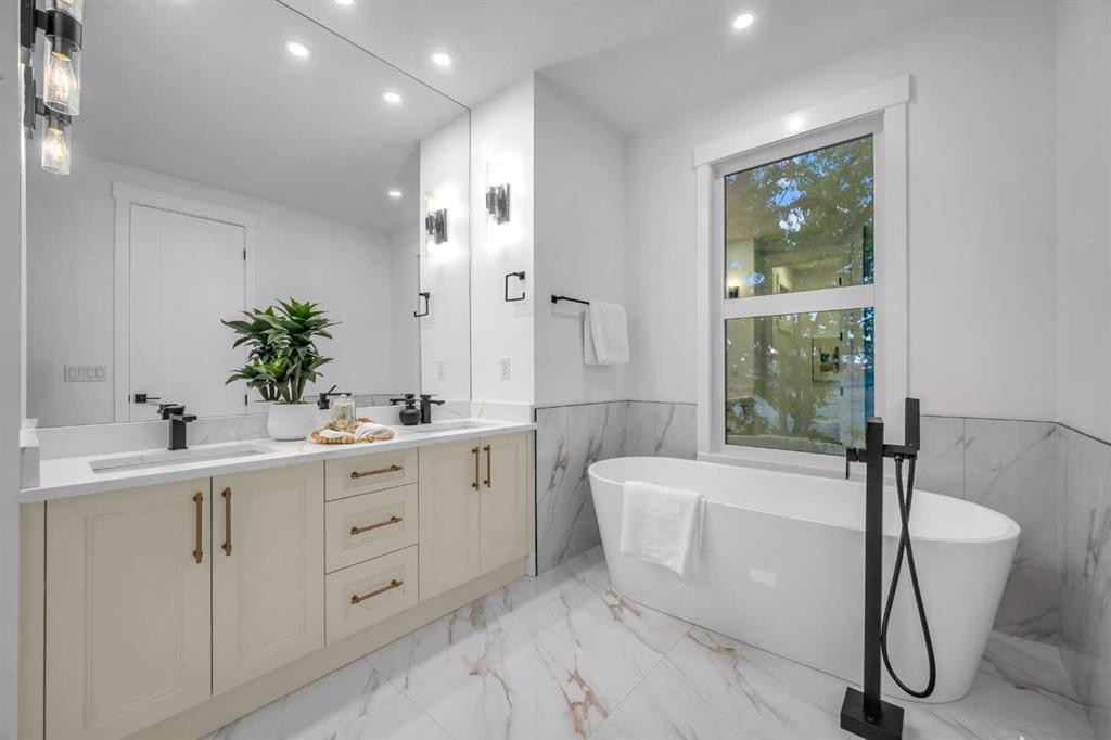 2437 52 Avenue Sw, Calgary, AB