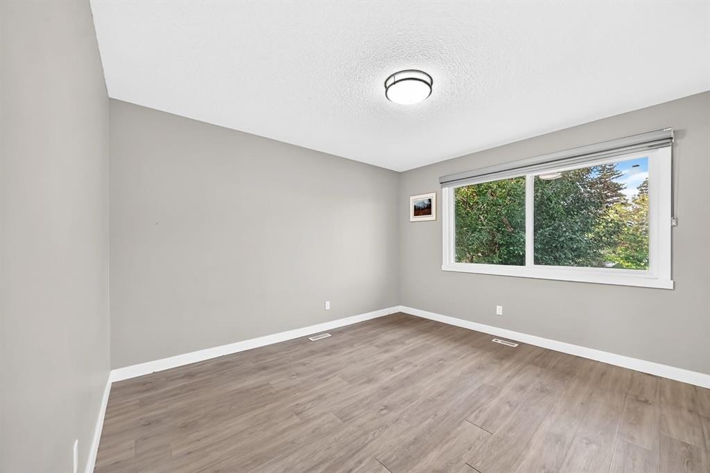2703 60 Street Ne, Calgary, AB