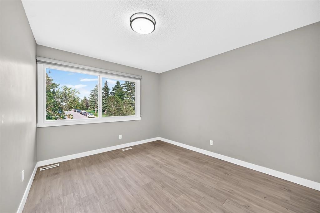 2703 60 Street Ne, Calgary, AB