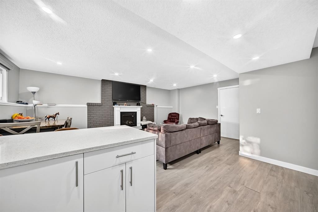 2703 60 Street Ne, Calgary, AB