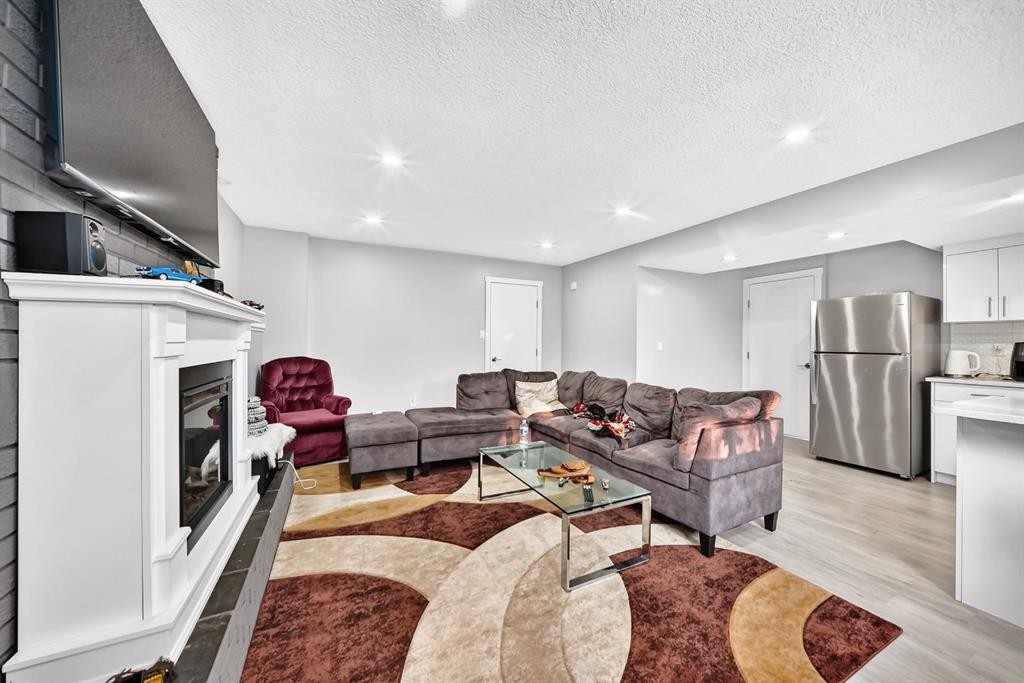 2703 60 Street Ne, Calgary, AB