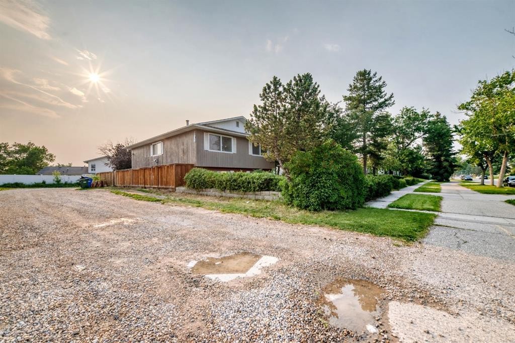 2703 60 Street Ne, Calgary, AB