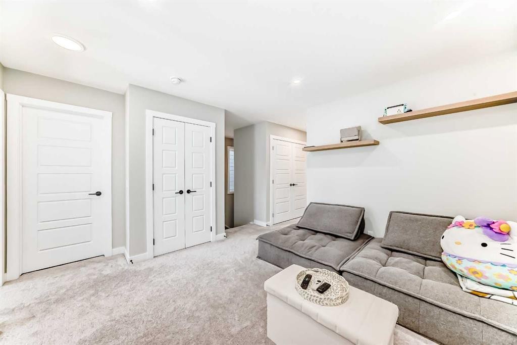 134 Versant View Sw, Calgary, AB