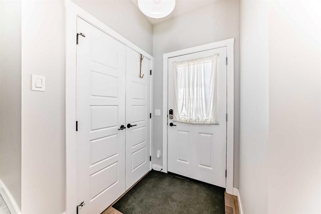 134 Versant View Sw, Calgary, AB