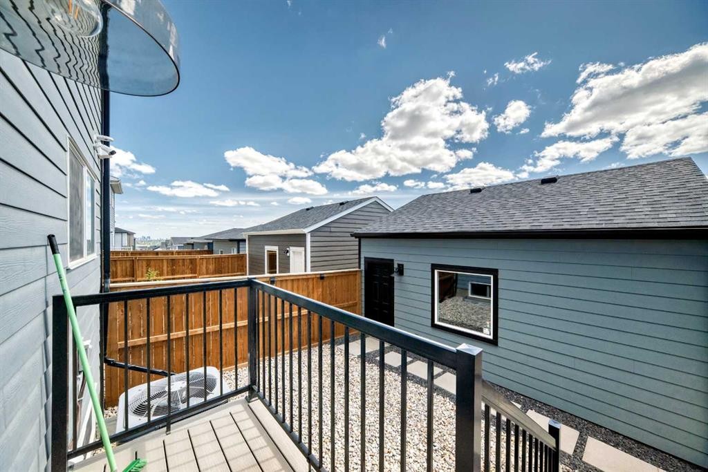 134 Versant View Sw, Calgary, AB