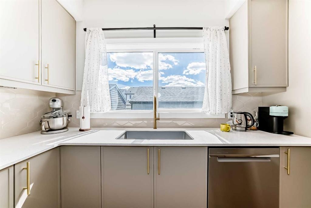 134 Versant View Sw, Calgary, AB