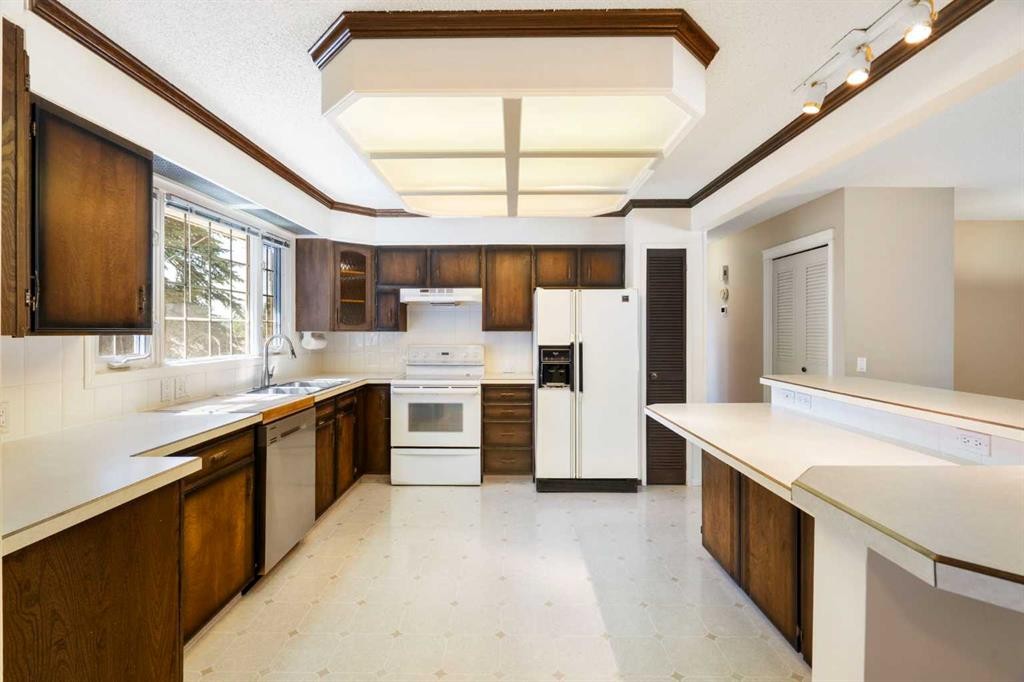 427 Queensland Road Se, Calgary, AB