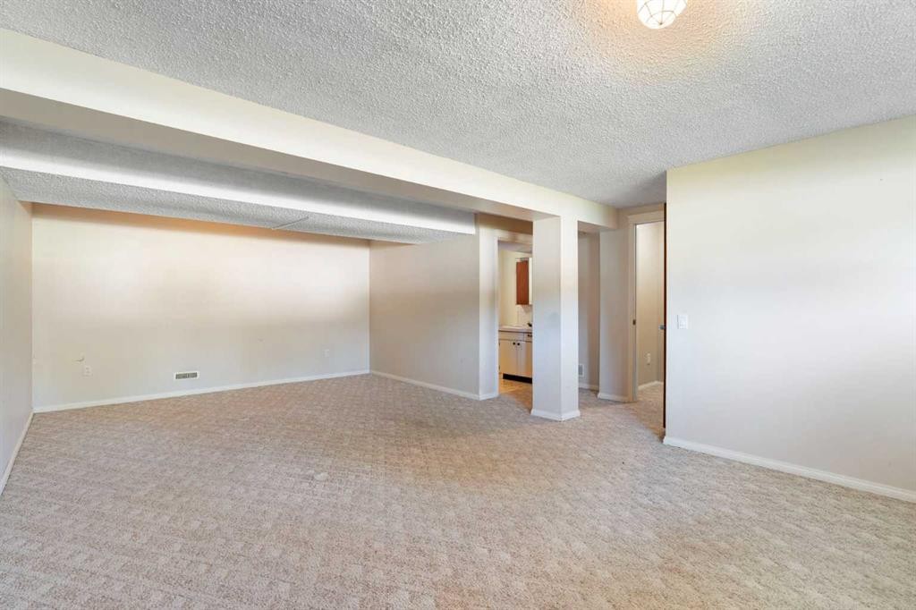 427 Queensland Road Se, Calgary, AB