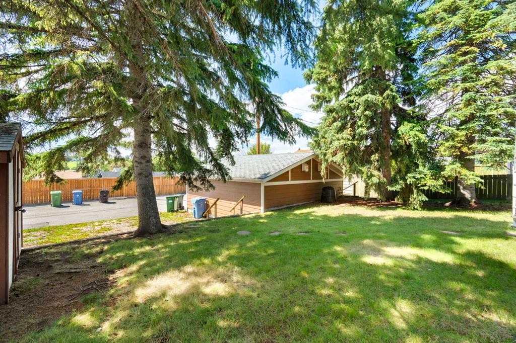 427 Queensland Road Se, Calgary, AB