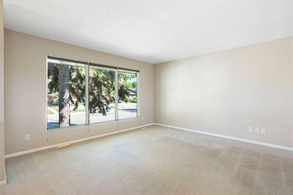 427 Queensland Road Se, Calgary, AB