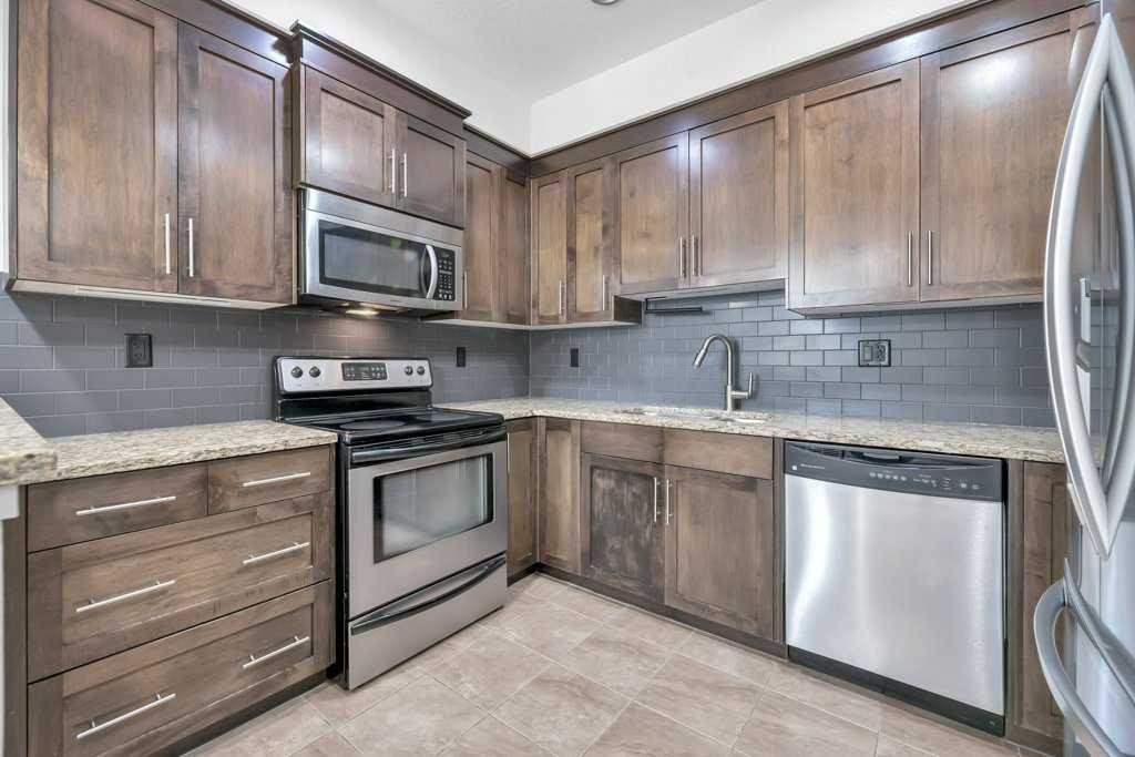 102-1005B Westmount Drive, Strathmore, AB