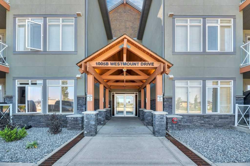 102-1005B Westmount Drive, Strathmore, AB