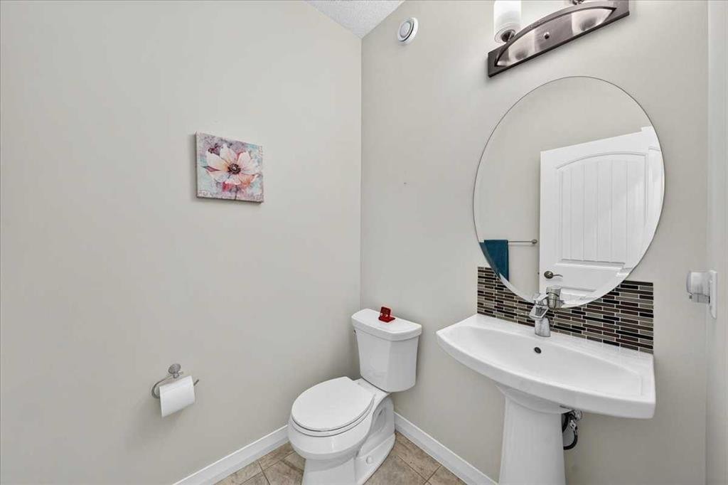 62 Evanscrest Road Nw, Calgary, AB - Indoor Photo Showing Bathroom