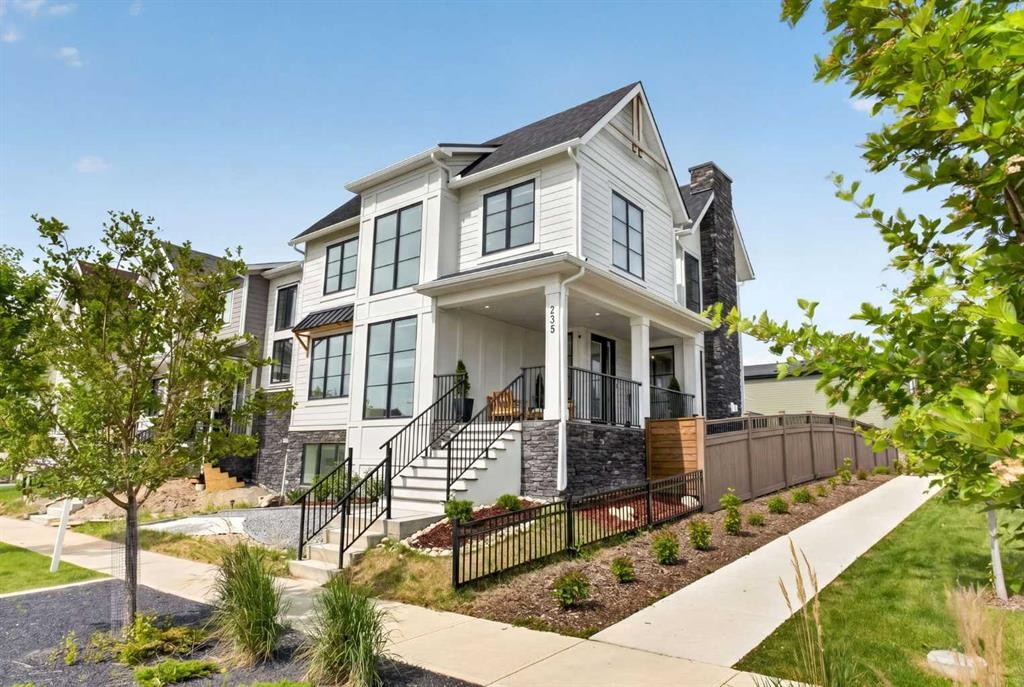 235 Treeline View Sw, Calgary, AB