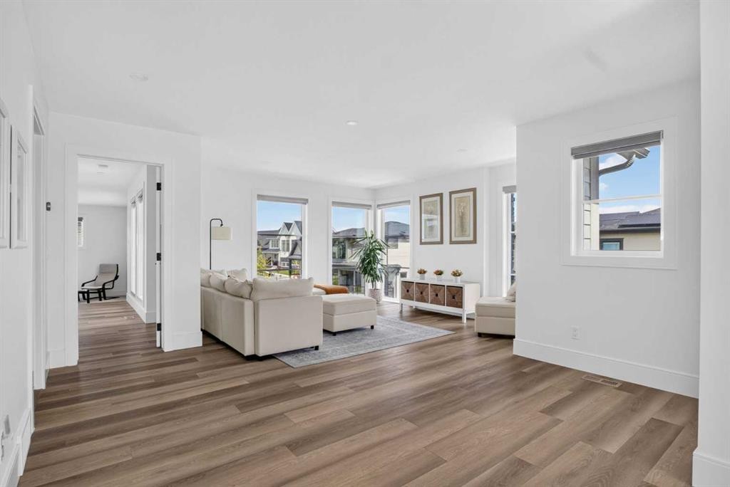 235 Treeline View Sw, Calgary, AB