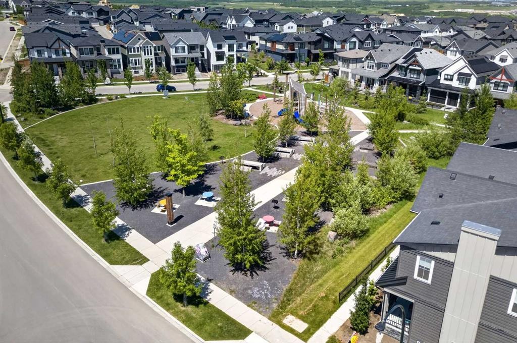 235 Treeline View Sw, Calgary, AB