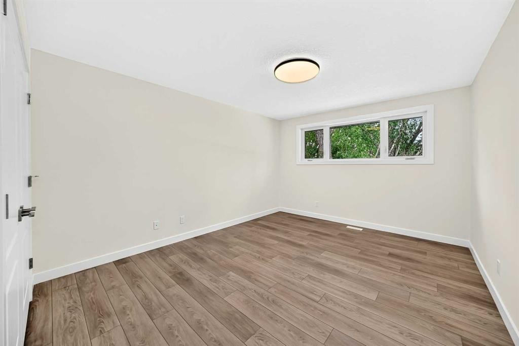 4016 37 Street Nw, Calgary, AB - Indoor Photo Showing Other Room