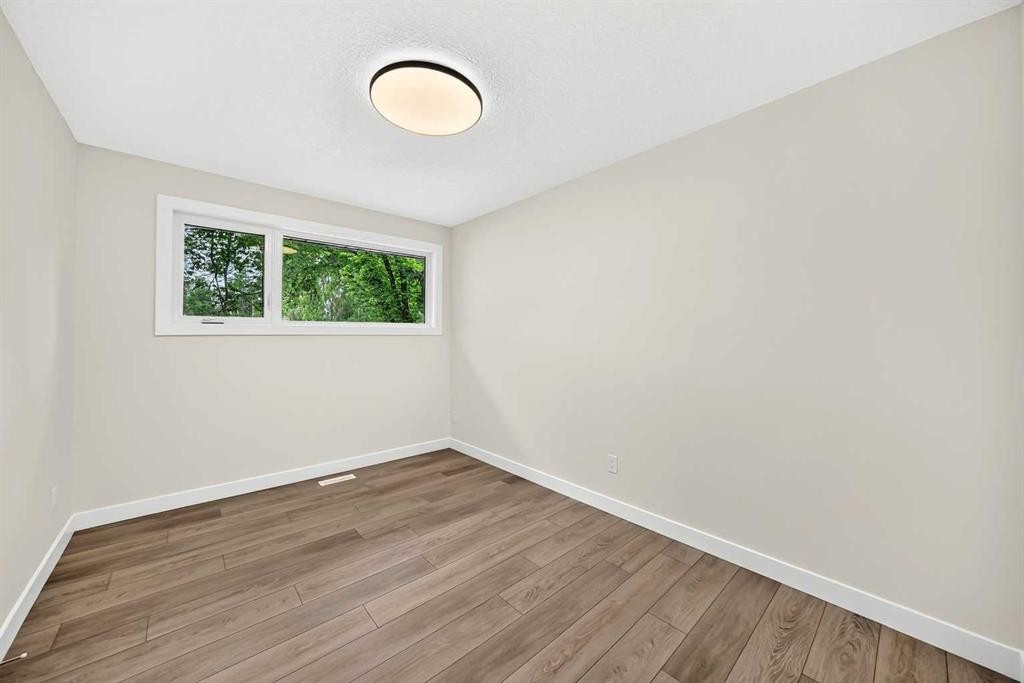 4016 37 Street Nw, Calgary, AB - Indoor Photo Showing Other Room
