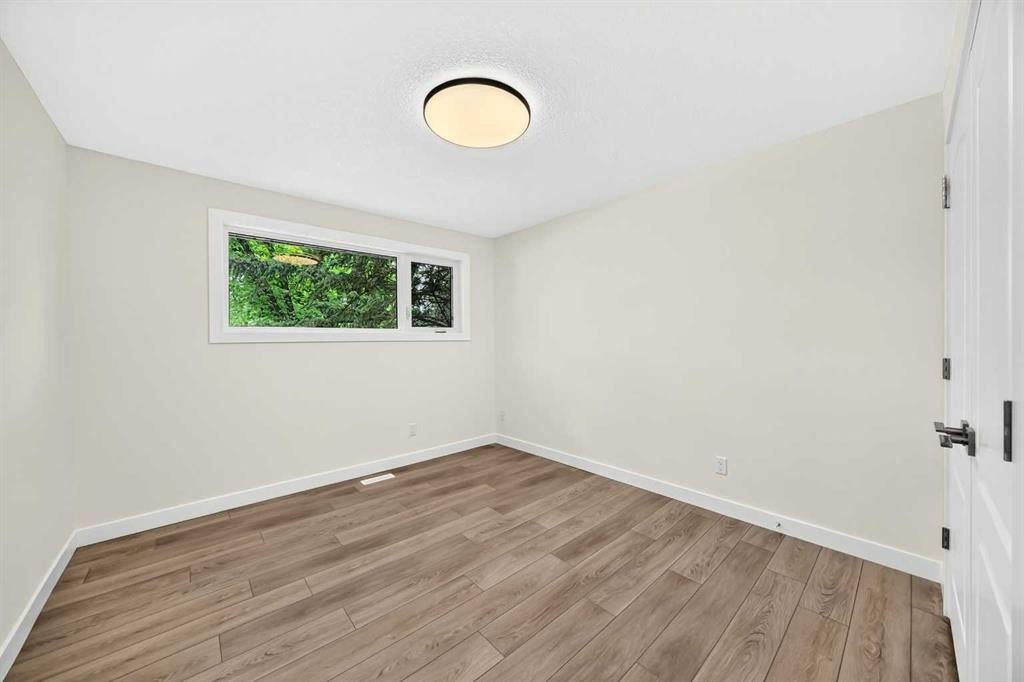 4016 37 Street Nw, Calgary, AB - Indoor Photo Showing Other Room
