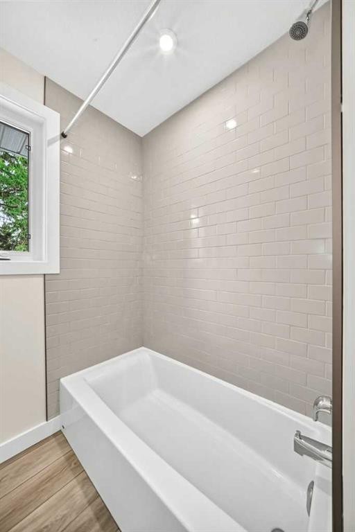 4016 37 Street Nw, Calgary, AB - Indoor Photo Showing Bathroom