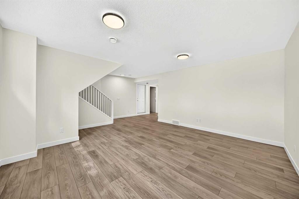 4016 37 Street Nw, Calgary, AB - Indoor Photo Showing Other Room