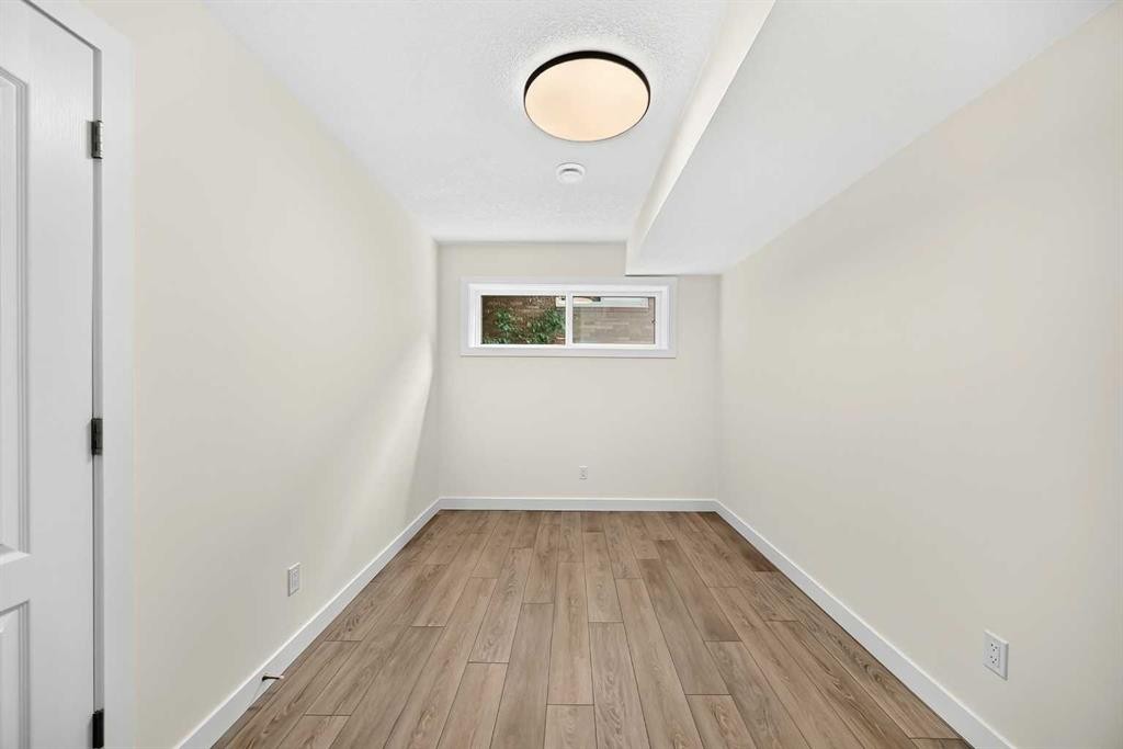 4016 37 Street Nw, Calgary, AB - Indoor Photo Showing Other Room