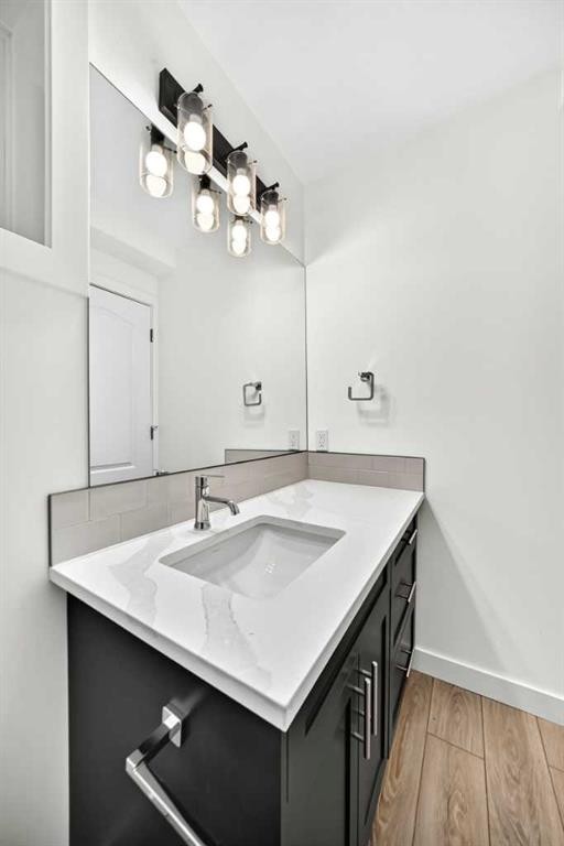 4016 37 Street Nw, Calgary, AB - Indoor Photo Showing Bathroom