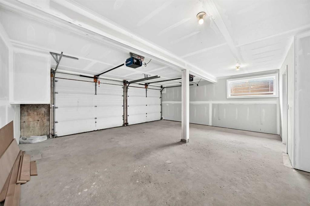 4016 37 Street Nw, Calgary, AB - Indoor Photo Showing Garage