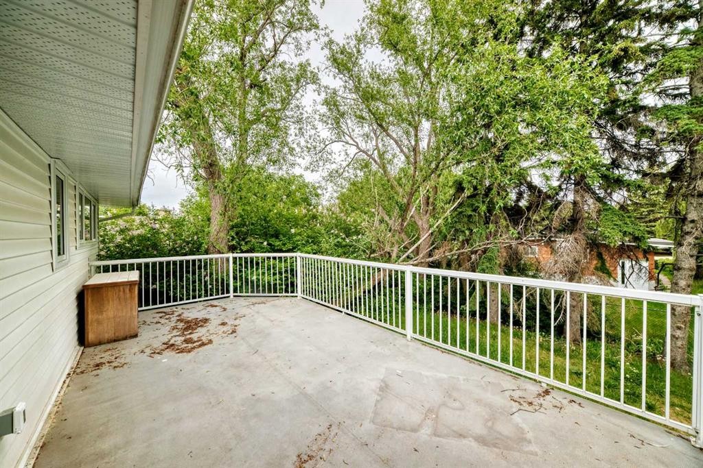 4016 37 Street Nw, Calgary, AB - Outdoor