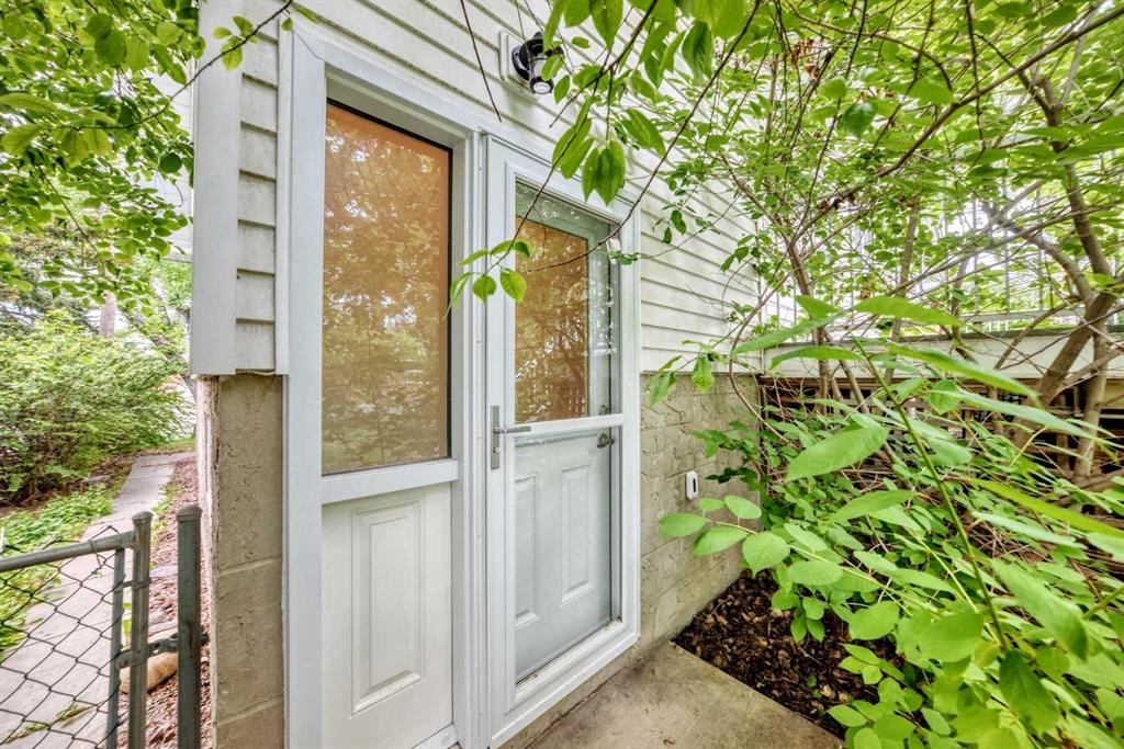 4016 37 Street Nw, Calgary, AB - Outdoor