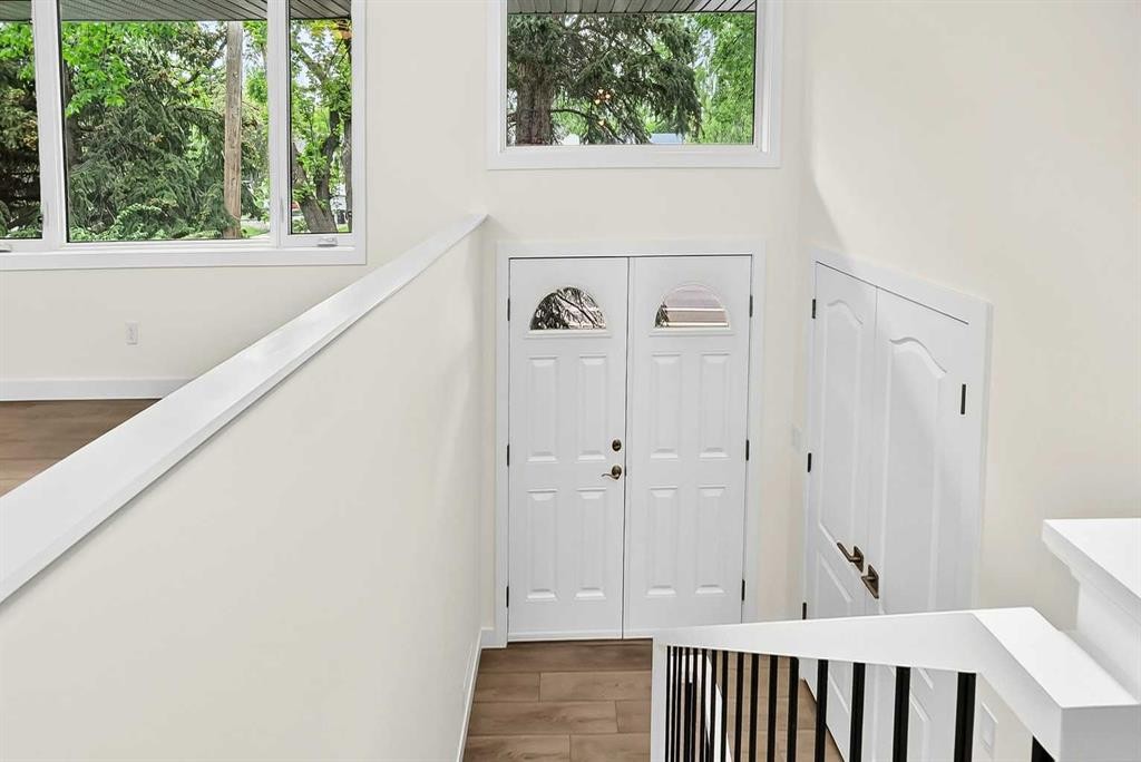 4016 37 Street Nw, Calgary, AB - Indoor Photo Showing Other Room