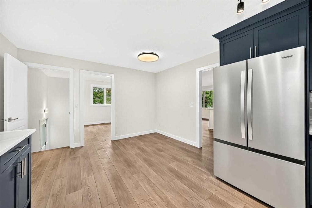 4016 37 Street Nw, Calgary, AB - Indoor Photo Showing Kitchen